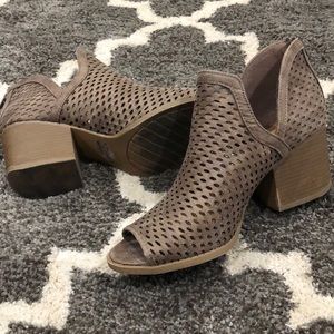 Peep toe Booties 8 1/2